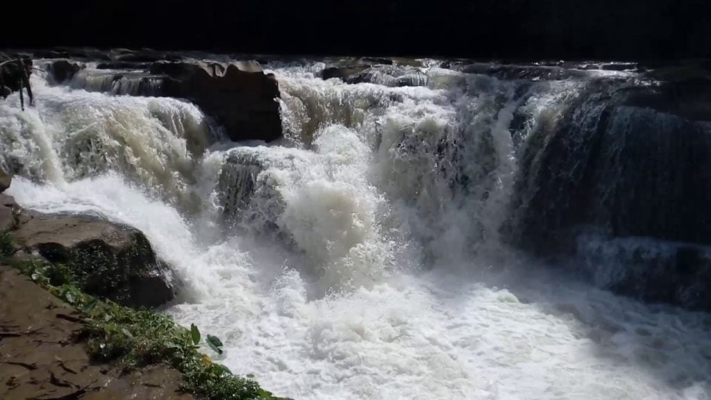 Nafakhum Waterfall