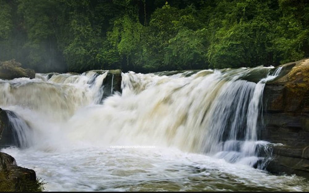 Nafakhum Falls