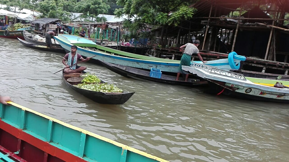 Floating Guava Market 2